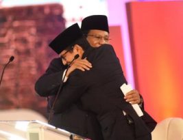 Dua Rahasia Pelukan, Dua Pemimpin