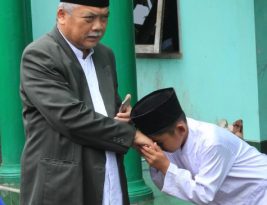 Guru Itu Dimuliakan, Bukan Untuk Dilecehkan