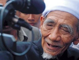 Selamat Jalan “Murabbiku K.H. Maemoen Zubair”